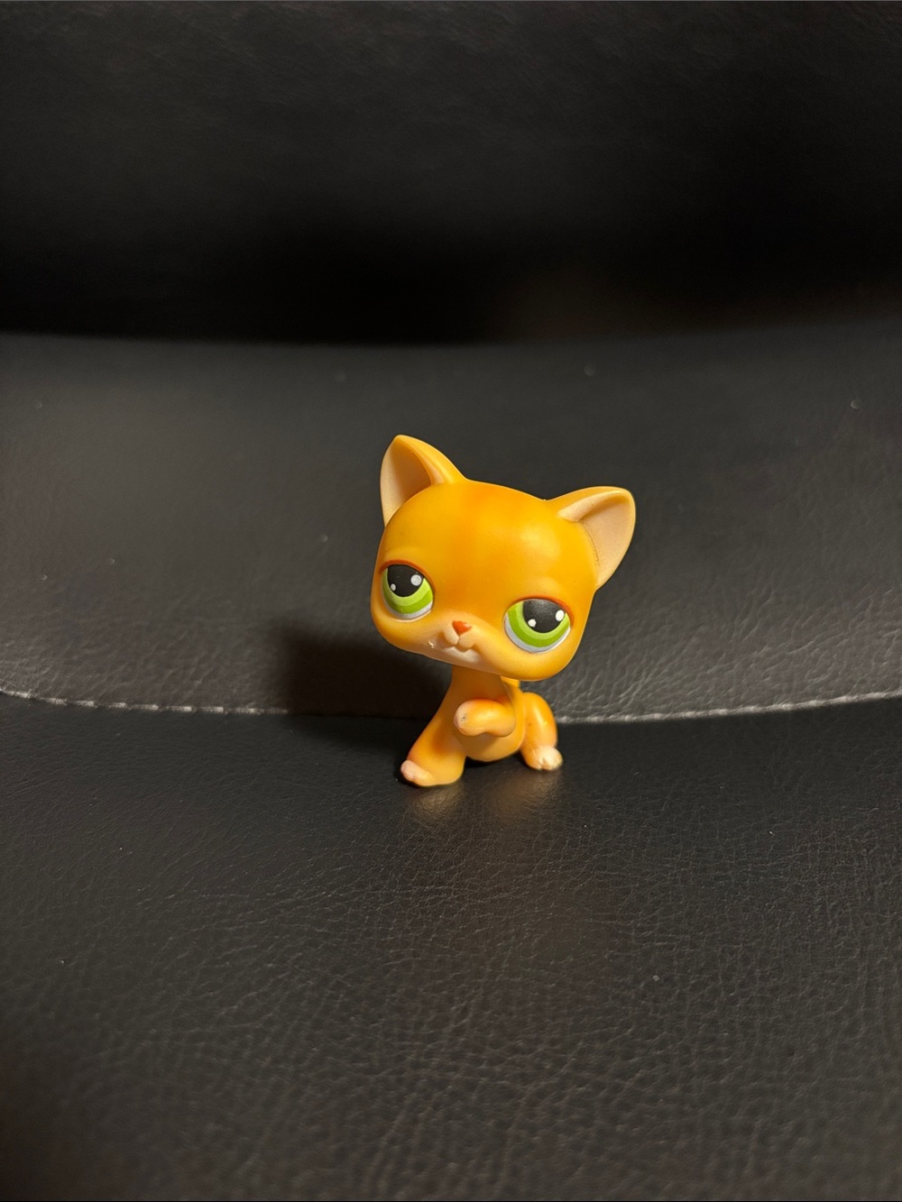 Littlest Pet Shop LPS #11 Orange Cat With Green Eyes Paw Up